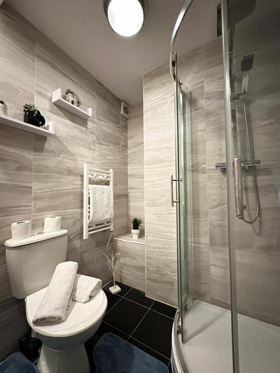 Beautiful Family On Edgware Road Apartment *