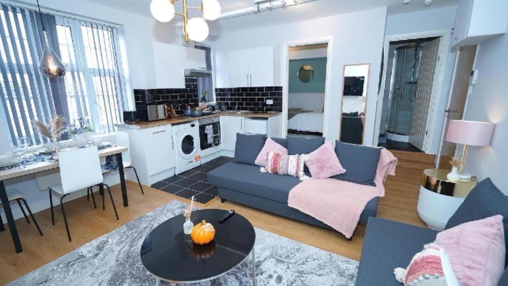 Beautiful Family On Edgware Road Apartment London